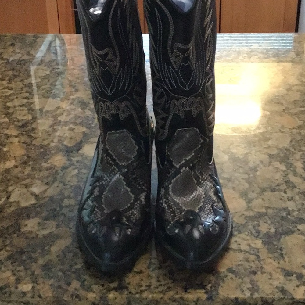 Ladies man made cowboy boots size10